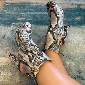 Bamboo Open Front Open Back Booties size 7